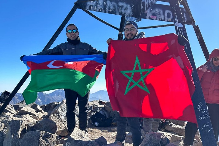 مسلم أفندييف مواطن أذربيجاني يتسلق أعلى قمة في المغرب