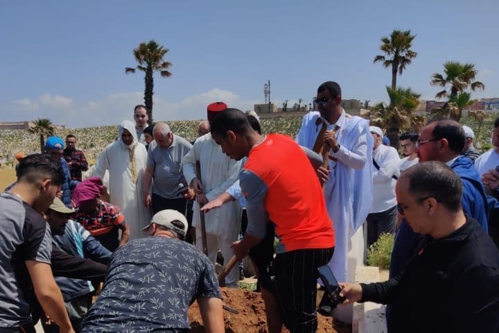 بعد جنازة دينبوش.. جثمان القنصل الراحل أحرضان يشيع في جنازة مهيبة بالرباط بعد جنازة دينبوش.. جثمان القنصل الراحل أحرضان يشيع في جنازة مهيبة بالرباط