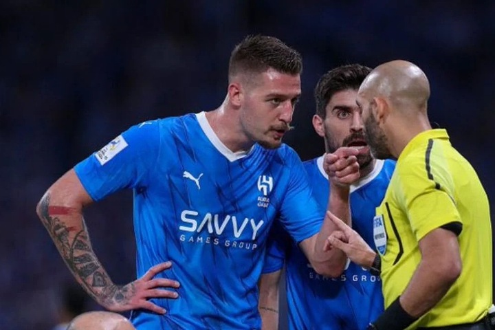 العين الإماراتي يبلغ نهائي أبطال آسيا رغم خسارته أمام الهلال السعودي العين الإماراتي يبلغ نهائي أبطال آسيا رغم خسارته أمام الهلال السعودي