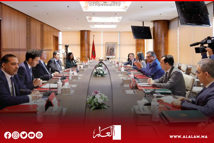 الحكومة توافق على زيادة عامة في أجور العاملين بالقطاع العام الحكومة توافق على زيادة عامة في أجور العاملين بالقطاع العام
