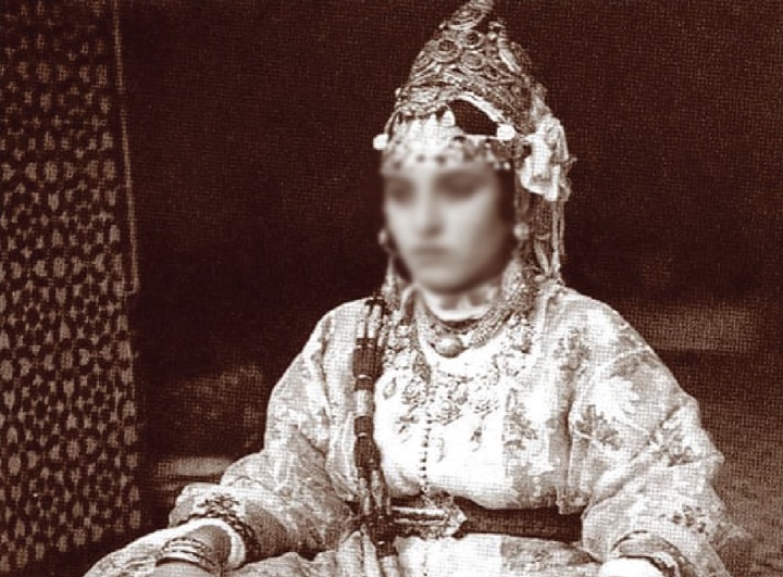 جمعية بوابة فاس تنظم عرضا فريدا للأزياء التقليدية في نسخته الأولى جمعية بوابة فاس تنظم عرضا فريدا للأزياء التقليدية في نسخته الأولى