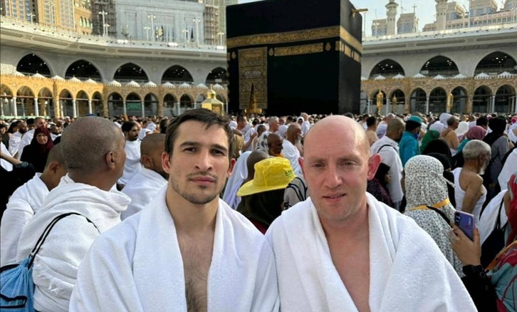 "لورين ماك" يؤدي مناسك العمرة رفقة حفيد أسطورة الملاكمة "محمد علي كلاي" "لورين ماك" يؤدي مناسك العمرة رفقة حفيد أسطورة الملاكمة "محمد علي كلاي"