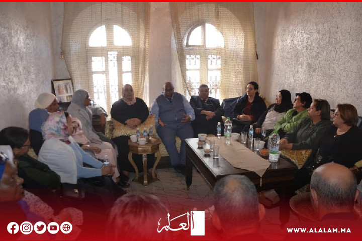 بلفاطمي الكاتب الوطني للجامعة الوطنية لموظفي وأعوان الشبيبة والرياضة يعقد لقاء تواصليا مع مكتب الرباط بلفاطمي الكاتب الوطني للجامعة الوطنية لموظفي وأعوان الشبيبة والرياضة يعقد لقاء تواصليا مع مكتب الرباط