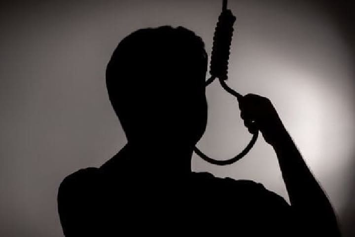 شاب نواحي الحسيمة ينهي حياته بربط نفسه بجذع شجرة شاب نواحي الحسيمة ينهي حياته بربط نفسه بجذع شجرة