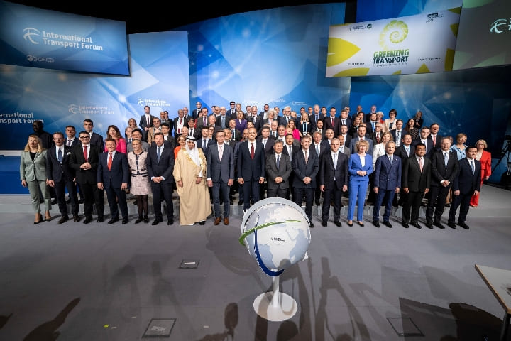 عبد الجليل يدعو من ألمانيا الدول إلى تحسين جودة النقل والسلامة الطرقية عبد الجليل يدعو من ألمانيا الدول إلى تحسين جودة النقل والسلامة الطرقية
