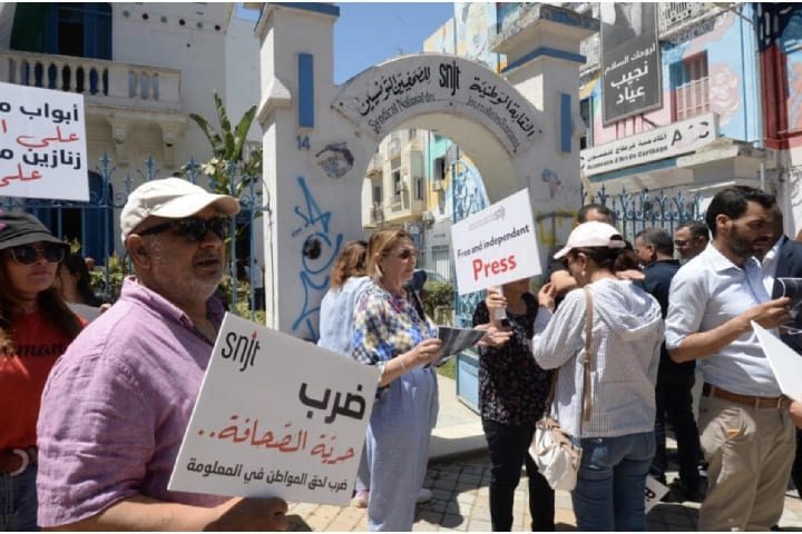 قمع الصحافة في تونس يدفع منظمتي "هيومن رايت ووتش" و"العفو الدولية" للتنديد قمع الصحافة في تونس يدفع منظمتي "هيومن رايت ووتش" و"العفو الدولية" للتنديد