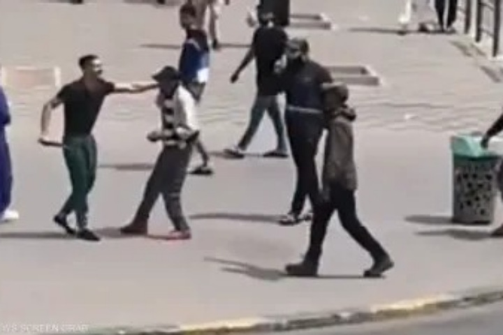 توقيف عشريني قام بقتل شخص وإصابة ثمانية آخرين بالبيضاء توقيف عشريني قام بقتل شخص وإصابة ثمانية آخرين بالبيضاء