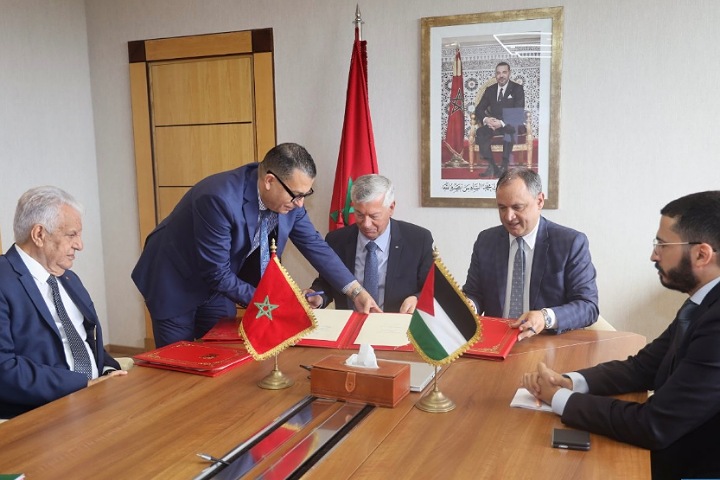 رياض مزور يوقع مع نظيره الفلسطيني مذكرة تفاهم لتعزيز التعاون الصناعي رياض مزور يوقع مع نظيره الفلسطيني مذكرة تفاهم لتعزيز التعاون الصناعي