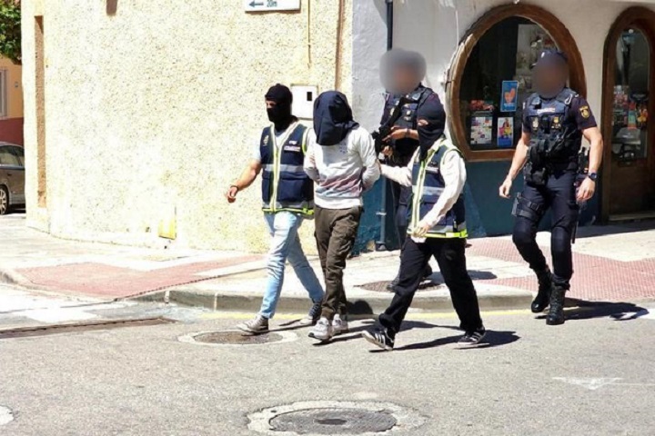 تنسيق أمني بين المغرب وإسبانيا يطيح بموال لـ"داعش" تنسيق أمني بين المغرب وإسبانيا يطيح بموال لـ"داعش"