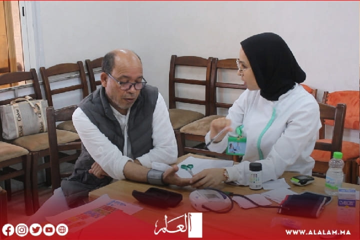 العشرات يتوافدون إلى القافلة الطبية متعددة التخصصات العشرات يتوافدون إلى القافلة الطبية متعددة التخصصات