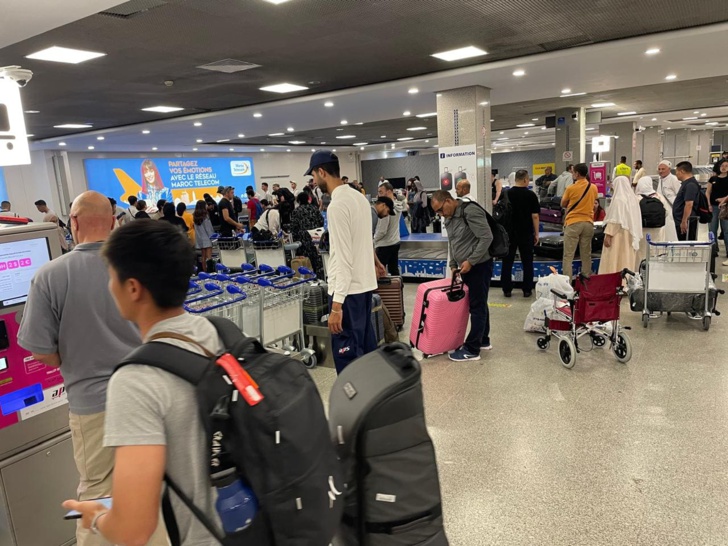 فوضى عارمة بمطار محمد الخامس بالدار البيضاء فوضى عارمة بمطار محمد الخامس بالدار البيضاء