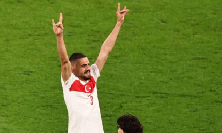 فتح تحقيق في احتفالية نجم تركيا بعد قيادته منتخب بلاده لربع نهائي اليورو فتح تحقيق في احتفالية نجم تركيا بعد قيادته منتخب بلاده لربع نهائي اليورو