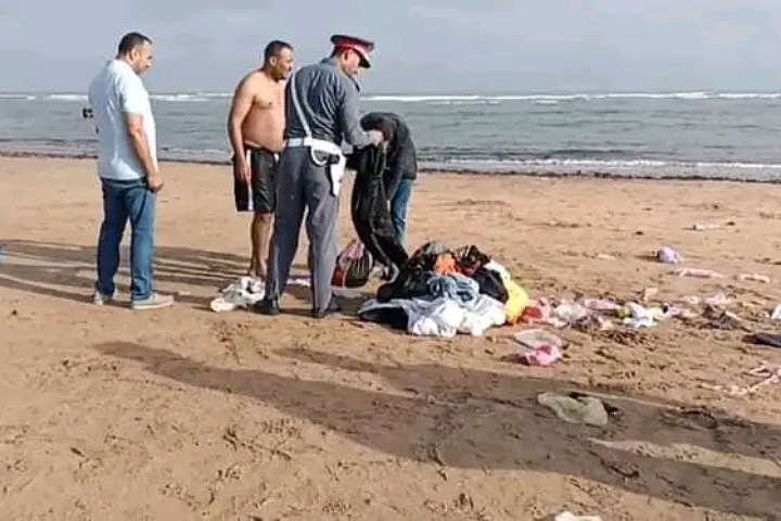 مصرع ثلاثة أشخاص وفقدان آخرين إثر انقلاب قارب قبالة سيدي رحال مصرع ثلاثة أشخاص وفقدان آخرين إثر انقلاب قارب قبالة سيدي رحال
