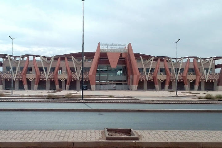 أرباب النقل الطرقي بمراكش يعقدون لقاء تواصليًا لرفض نقل المحطة إلى العزوزية أرباب النقل الطرقي بمراكش يعقدون لقاء تواصليًا لرفض نقل المحطة إلى العزوزية