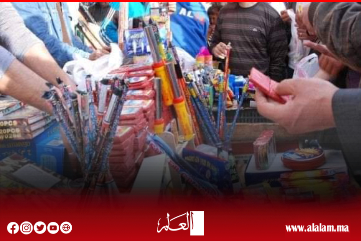 شرطة سلا تلقي القبض على أحد بائعي المفرقعات والألعاب النارية شرطة سلا تلقي القبض على أحد بائعي المفرقعات والألعاب النارية