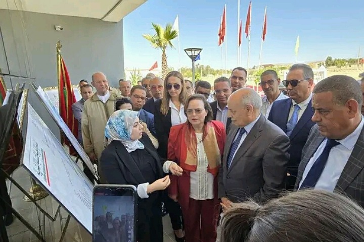 حيار تترأس افتتاح 3 مراكز اجتماعية متعددة الخدمات بالعيون وتاوريرت بمناسبة الذكرى 25 لعيد العرش المجيد حيار تترأس افتتاح 3 مراكز اجتماعية متعددة الخدمات بالعيون وتاوريرت بمناسبة الذكرى 25 لعيد العرش المجيد