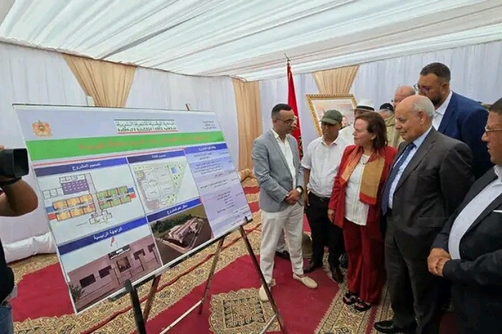 حيار تترأس افتتاح 3 مراكز اجتماعية متعددة الخدمات بالعيون وتاوريرت بمناسبة الذكرى 25 لعيد العرش المجيد حيار تترأس افتتاح 3 مراكز اجتماعية متعددة الخدمات بالعيون وتاوريرت بمناسبة الذكرى 25 لعيد العرش المجيد