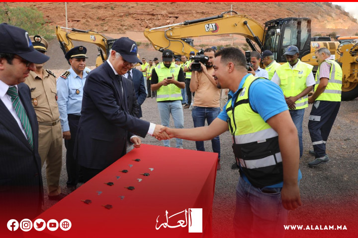 نزار بركة يعطي انطلاقة أشغال تأهيل الطريق الوطنية رقم 7 بإقليم الحوز نزار بركة يعطي انطلاقة أشغال تأهيل الطريق الوطنية رقم 7 بإقليم الحوز