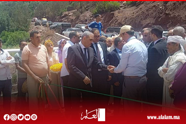 بمناسبة عيد العرش المجيد.. عامل إقليم أزيلال يشرف على مشاريع تنموية لفك العزلة عن جماعات.. بمناسبة عيد العرش المجيد.. عامل إقليم أزيلال يشرف على مشاريع تنموية لفك العزلة عن جماعات..