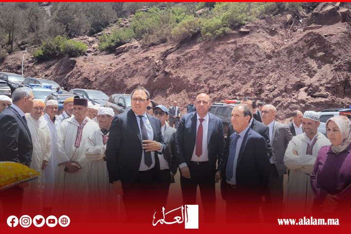 بمناسبة عيد العرش المجيد.. عامل إقليم أزيلال يشرف على مشاريع تنموية لفك العزلة عن جماعات.. بمناسبة عيد العرش المجيد.. عامل إقليم أزيلال يشرف على مشاريع تنموية لفك العزلة عن جماعات..