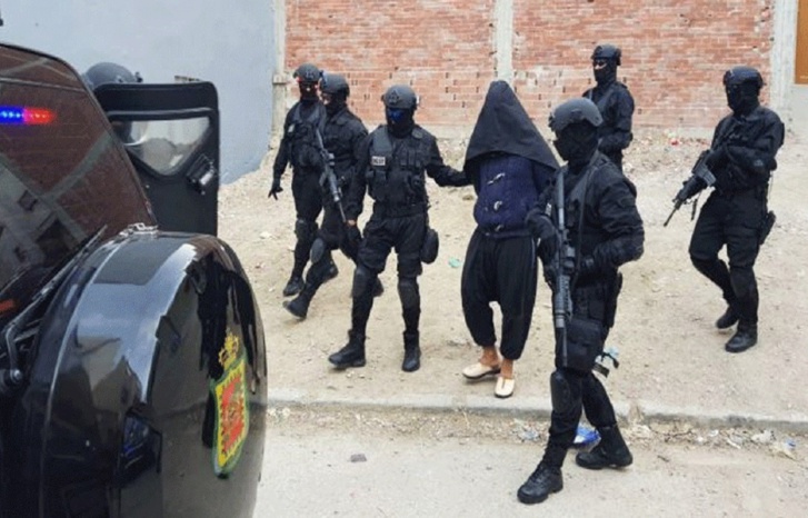 كان يحضر لتنفيذ مشاريع إرهابية خطيرة.. توقيف موال لـ"داعش" بمراكش كان يحضر لتنفيذ مشاريع إرهابية خطيرة.. توقيف موال لـ"داعش" بمراكش