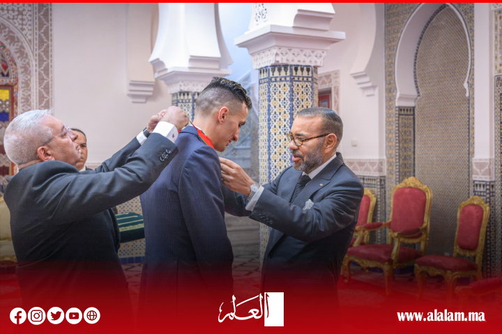 جلالة الملك يستقبل البطل الأولمبي سفيان البقالي بتطوان جلالة الملك يستقبل البطل الأولمبي سفيان البقالي بتطوان