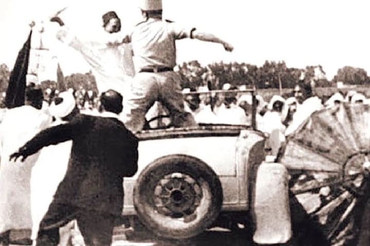 الشعب المغربي يحتفي بالذكرى 71 لثورة الملك والشعب الشعب المغربي يحتفي بالذكرى 71 لثورة الملك والشعب