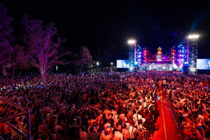 مهرجان إفران الدولي احتفاء بالتراث والفن في عروس الأطلس المتوسط مهرجان إفران الدولي احتفاء بالتراث والفن في عروس الأطلس المتوسط