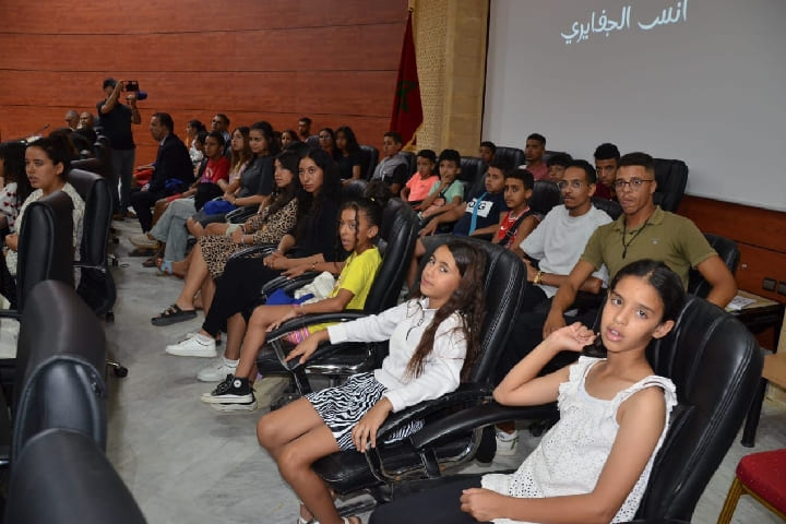عامل سيدي قاسم يشرف على ورشة تفاعلية في إطار برنامج صوت الطفولة عامل سيدي قاسم يشرف على ورشة تفاعلية في إطار برنامج صوت الطفولة