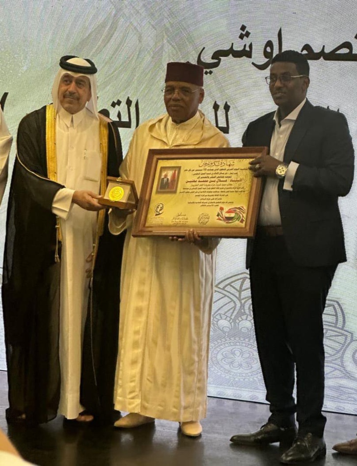 الاتحاد العربي للتطوع يكرم الأستاذ علال مهنين الاتحاد العربي للتطوع يكرم الأستاذ علال مهنين