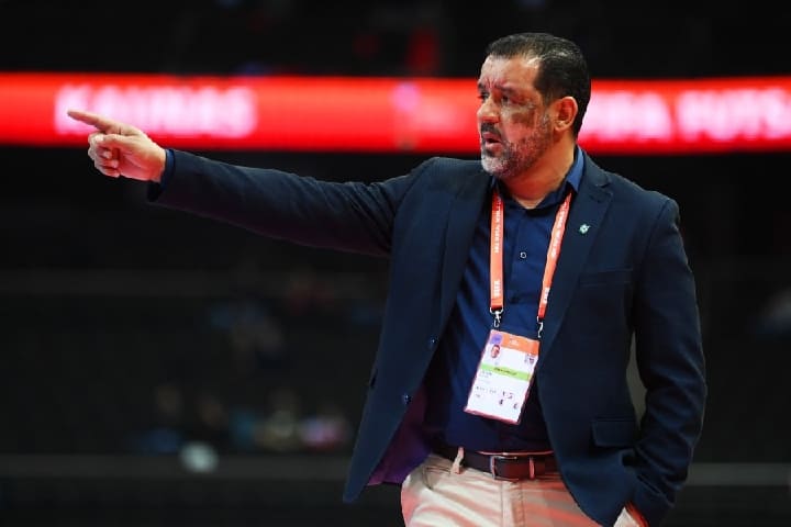 مدرب منتخب السامبا يعبر عن إعجابه بمستوى أسود القاعة مدرب منتخب السامبا يعبر عن إعجابه بمستوى أسود القاعة