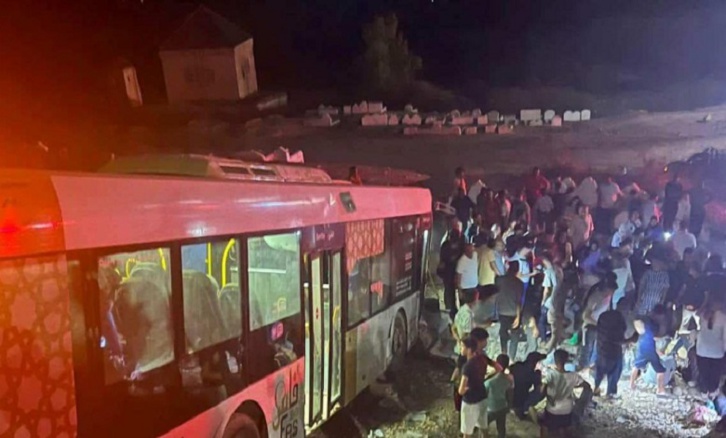 انقلاب حافلة بفاس يتسبب في إصابة 60 شخصا بجروح انقلاب حافلة بفاس يتسبب في إصابة 60 شخصا بجروح