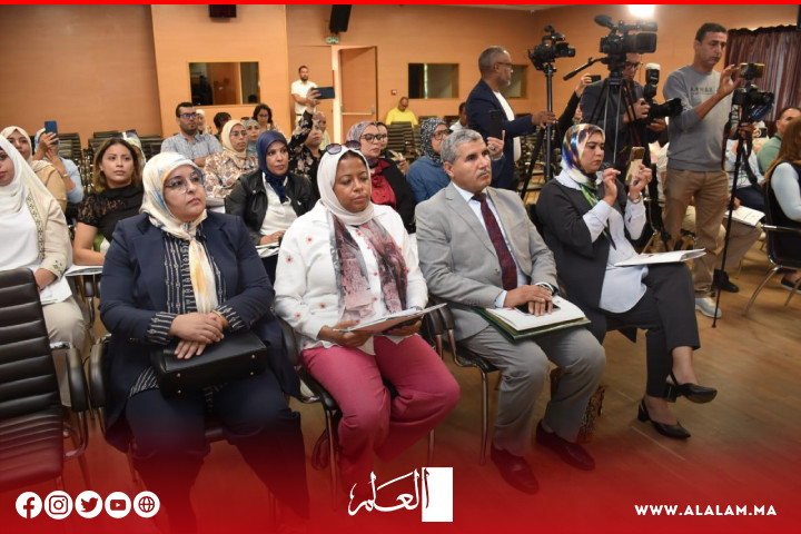 عواطف حيار تترأس فعاليات إطلاق الدورة التكوينية في مجال المساعدة الاجتماعية لفائدة الأشخاص المسنين عواطف حيار تترأس فعاليات إطلاق الدورة التكوينية في مجال المساعدة الاجتماعية لفائدة الأشخاص المسنين