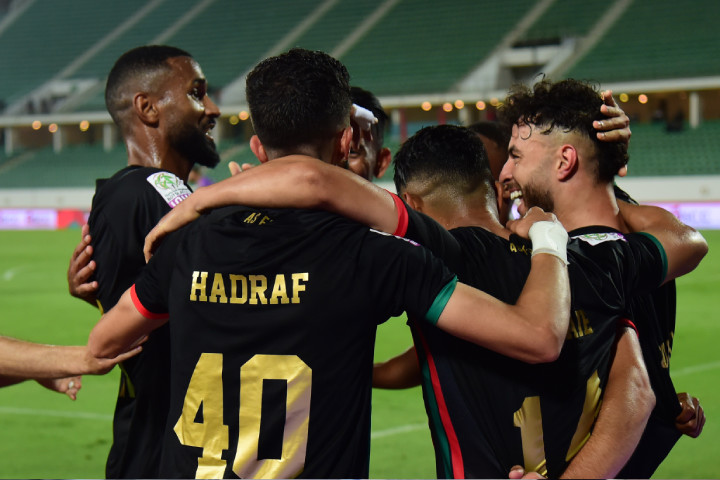 الصدارة تشعل الصراع بين الجيش ونهضة بركان والفتح يهدد صحوة الرجاء الصدارة تشعل الصراع بين الجيش ونهضة بركان والفتح يهدد صحوة الرجاء