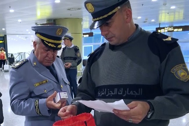 مرة أخرى الجزائر تخلط السياسة بالرياضة.. مرة أخرى الجزائر تخلط السياسة بالرياضة..
