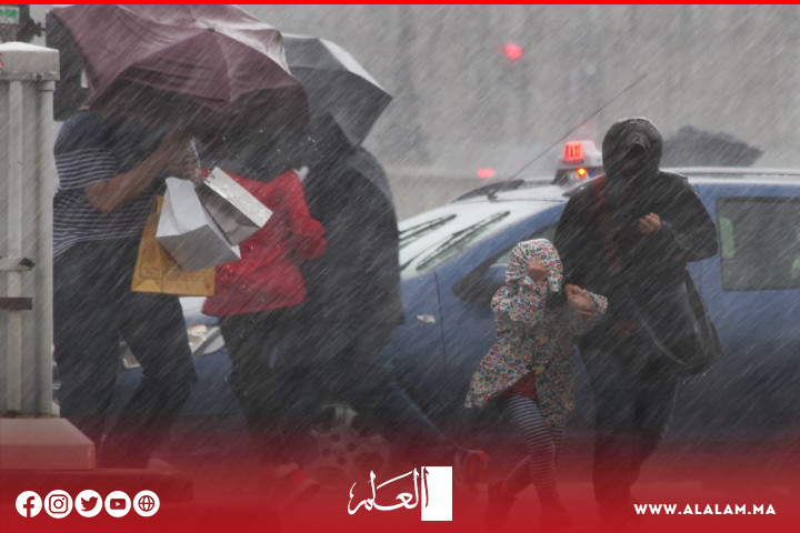سحب كثيفة وأمطار متفرقة في مناطق متعددة بالمملكة سحب كثيفة وأمطار متفرقة في مناطق متعددة بالمملكة