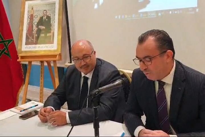 لقاء تواصلي بين القنصلية المغربية وأفراد الجالية بأمستردام لقاء تواصلي بين القنصلية المغربية وأفراد الجالية بأمستردام