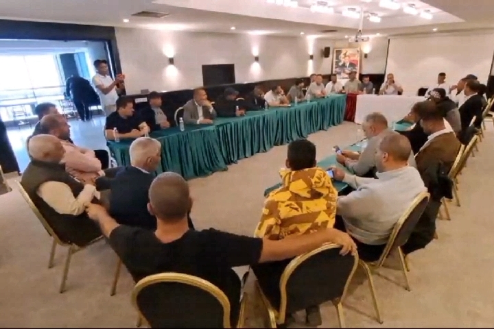 التحاق جماعي لعمال النظافة بالاتحاد العام للشغالين بعد انسحابهم من إحدى النقابات التحاق جماعي لعمال النظافة بالاتحاد العام للشغالين بعد انسحابهم من إحدى النقابات
