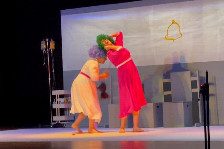 تامسنا: عرض مسرحية "دوخة" للتحسيس بمرض السرطان تامسنا: عرض مسرحية "دوخة" للتحسيس بمرض السرطان