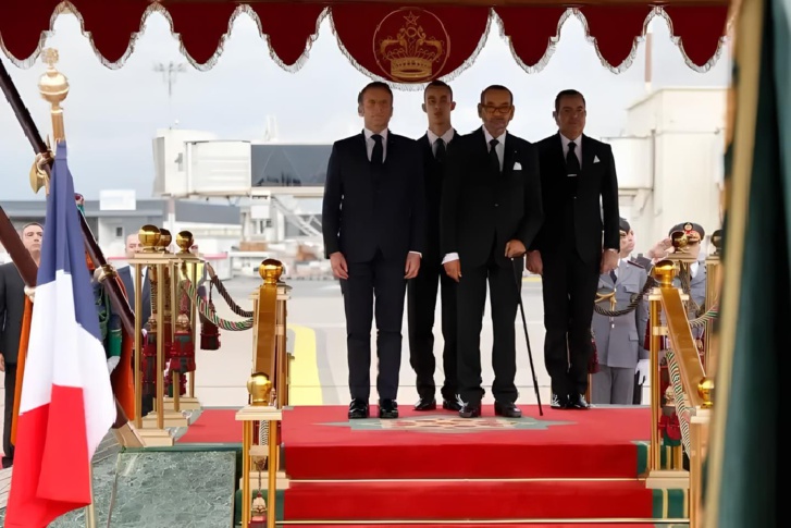 جلالة الملك يستقبل ماكرون بعد وصوله إلى المغرب في زيارة دولة جلالة الملك يستقبل ماكرون بعد وصوله إلى المغرب في زيارة دولة