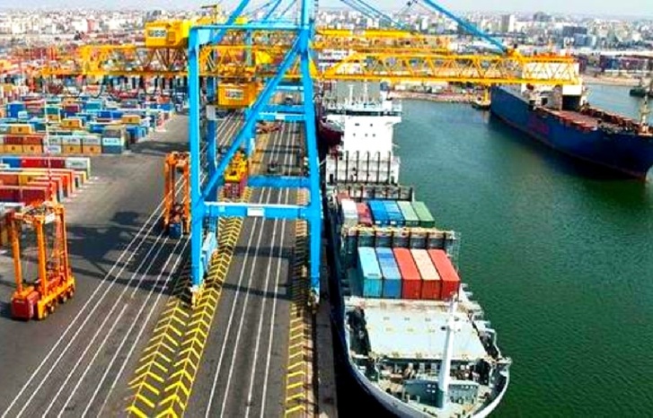 وزير التجهيز والماء يعلن إطلاق الشطر الأول من مشاريع توسعة ميناء العيون وزير التجهيز والماء يعلن إطلاق الشطر الأول من مشاريع توسعة ميناء العيون