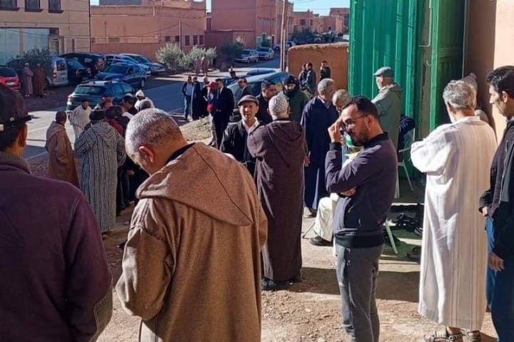 ساكنة تنغير تودع اللاعب المغربي السابق عبد العزيز برادة في موكب جنائزي مهيب ساكنة تنغير تودع اللاعب المغربي السابق عبد العزيز برادة في موكب جنائزي مهيب