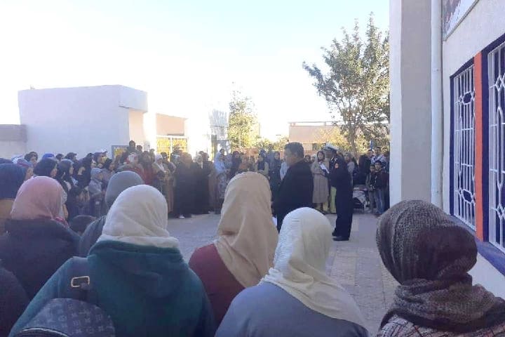حملات تحسيسية لمكافحة مخاطر العنف والتحرش الجنسي بالمدارس التعليمية حملات تحسيسية لمكافحة مخاطر العنف والتحرش الجنسي بالمدارس التعليمية