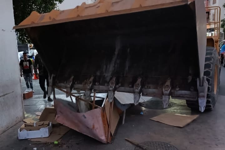 حملة لتحرير الملك العام من الاستغلال غير المرخص في أكادير حملة لتحرير الملك العام من الاستغلال غير المرخص في أكادير