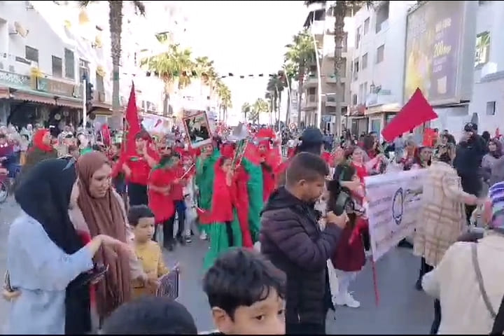 مرتيل.. تلاميذ وجمعيات المجتمع المدني يخلدون الذكرى 49 للمسيرة الخضراء بمسيرة كيلومترية حاشدة مرتيل.. تلاميذ وجمعيات المجتمع المدني يخلدون الذكرى 49 للمسيرة الخضراء بمسيرة كيلومترية حاشدة