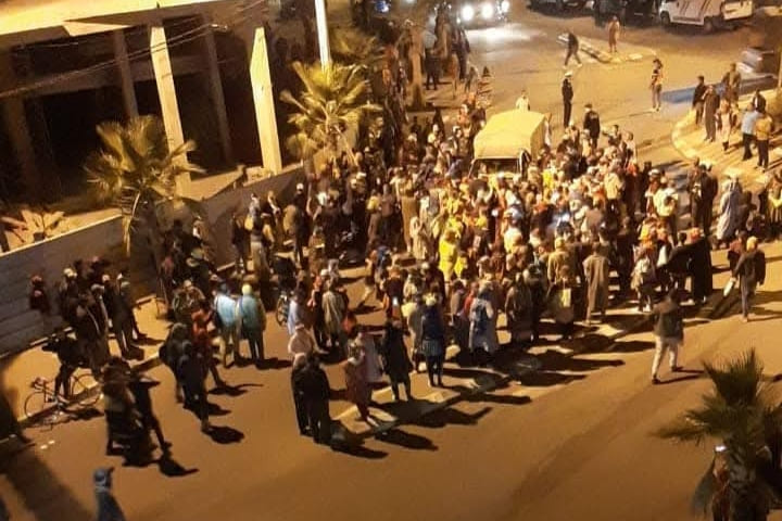 عمال الضيعات الفلاحية ببيوكرى ينتفضون ضد ضعف الأجور عمال الضيعات الفلاحية ببيوكرى ينتفضون ضد ضعف الأجور