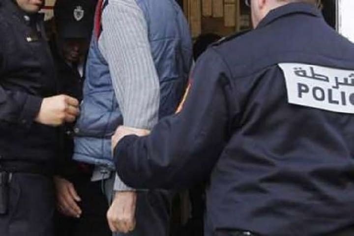 القصر الكبير : توقيف موظف بمؤسسة بنكية بتهمة اختلاس 50 مليون سنتيم القصر الكبير : توقيف موظف بمؤسسة بنكية بتهمة اختلاس 50 مليون سنتيم