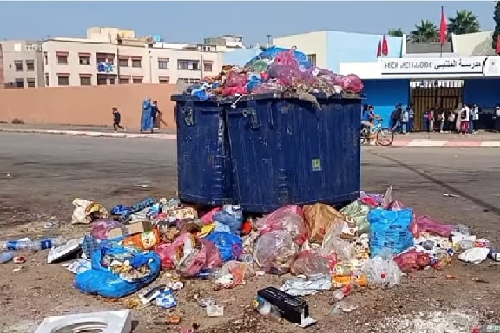 الجديدة: مدرسة رائدة تتنفس روائح الأزبال الجديدة: مدرسة رائدة تتنفس روائح الأزبال