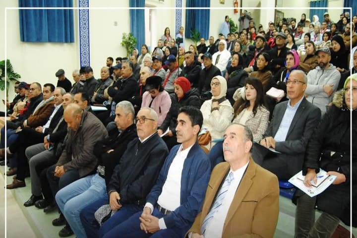 الوزير عبد الجبار الرشيدي في ندوة حول تأهيل القيادات المدنية بالعرائش الوزير عبد الجبار الرشيدي في ندوة حول تأهيل القيادات المدنية بالعرائش