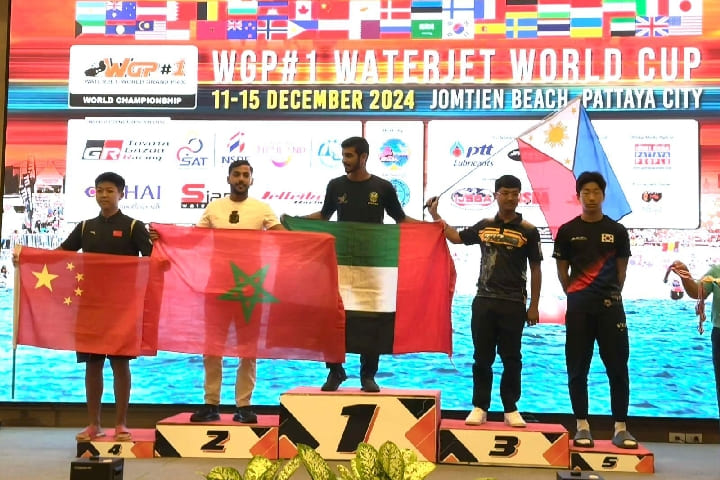 البطل السعديني في ندوة صحافية بعد  تحقيقه الميدالية الفضية في بطولة العالم للجيت سكي البطل السعديني في ندوة صحافية بعد  تحقيقه الميدالية الفضية في بطولة العالم للجيت سكي